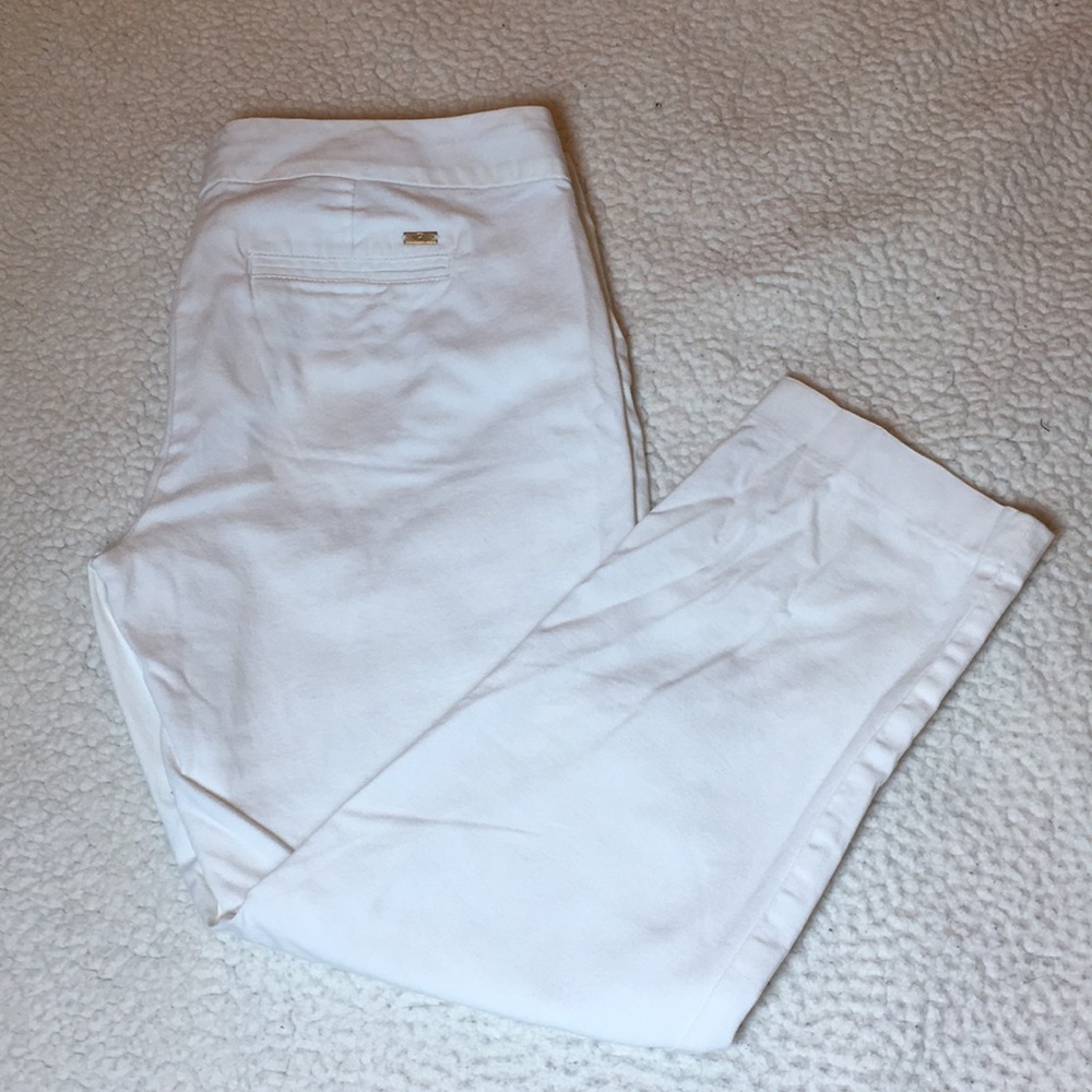 Tommy Hill figure white Capri pants Size 8